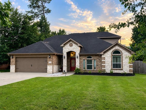 Homes For Sale - 615 Weisinger Drive<br/> Magnolia, TX 77354