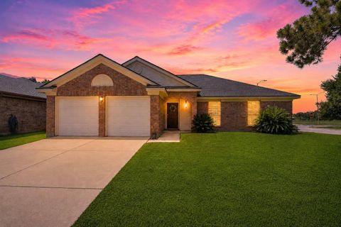 Photo of 4402 Leyland Drive, Pearland, TX 77584 (MLS # 21104100)