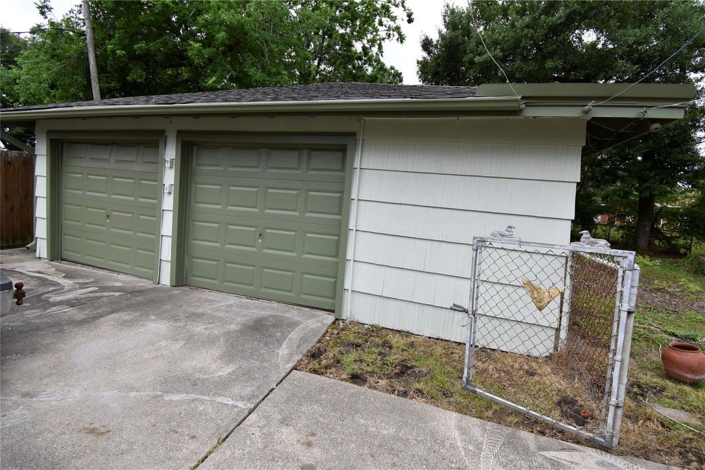 Photo of 1706 Oaks Drive, Pasadena, TX 77502 (MLS # 22108162)