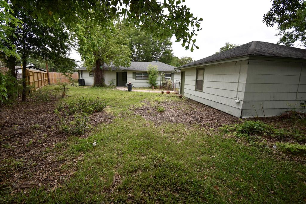Photo of 1706 Oaks Drive, Pasadena, TX 77502 (MLS # 22108162)