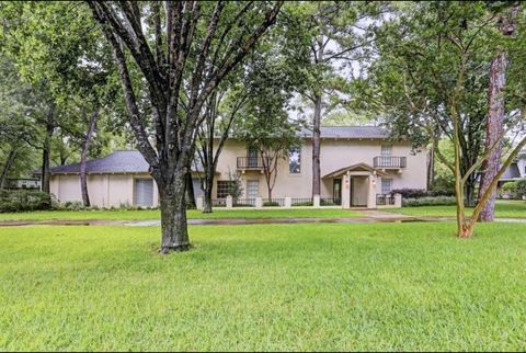 Photo of 11910 Steppingstone Lane, Bunker Hill Village, TX 77024 (MLS # 95646755)