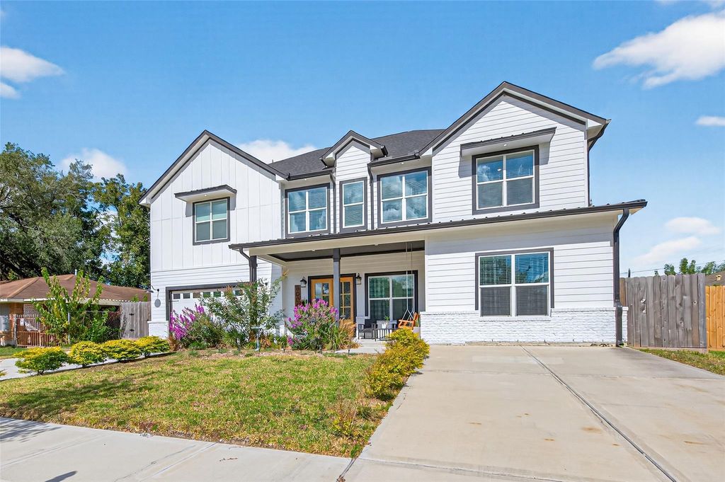 Photo of 8006 Longridge Drive Dr, Houston, TX 77055 (MLS # 18901416)