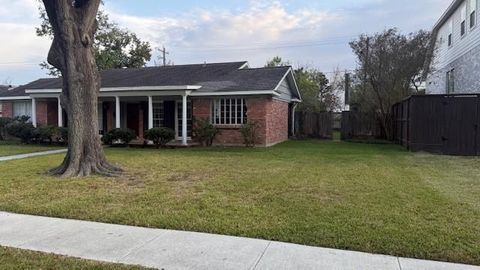 Photo of 5147 Jackwood Street, Houston, TX 77096 (MLS # 41168403)
