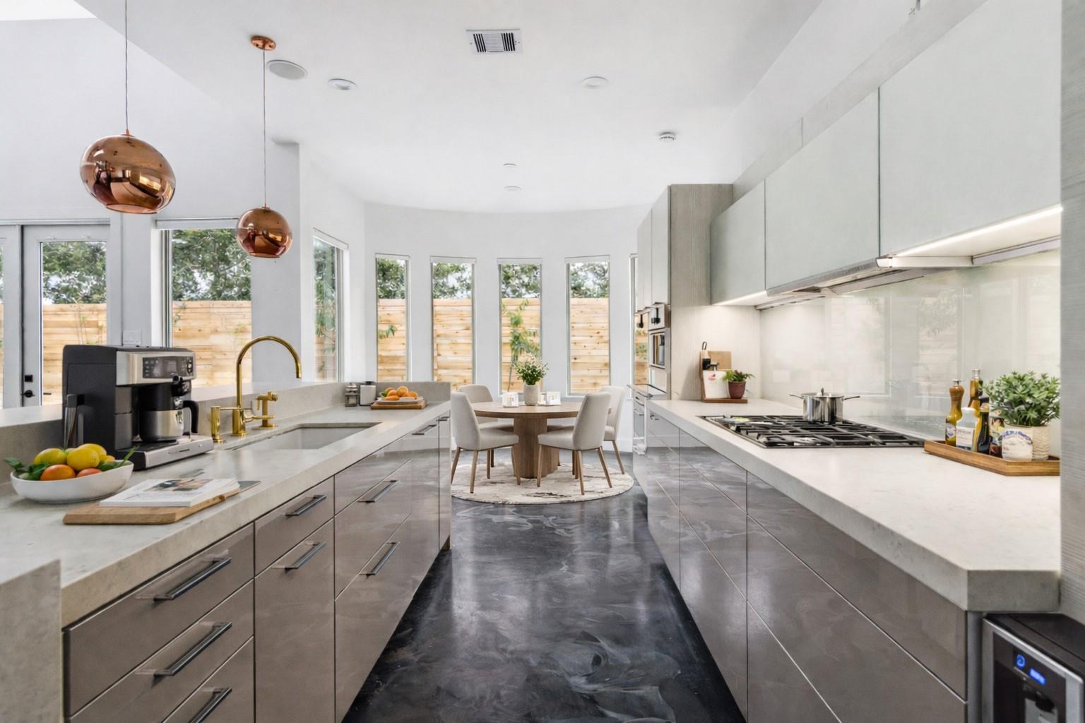 3735 University Boulevard