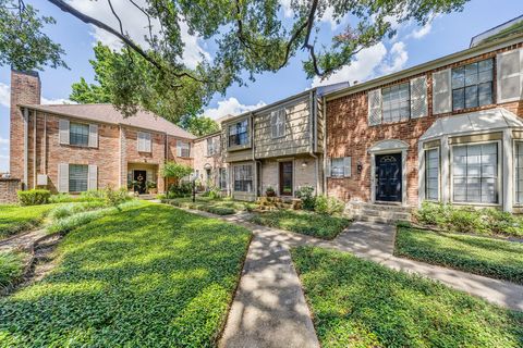 Photo of 7505 Memorial Woods Drive #B13, Houston, TX 77024 (MLS # 79130075)
