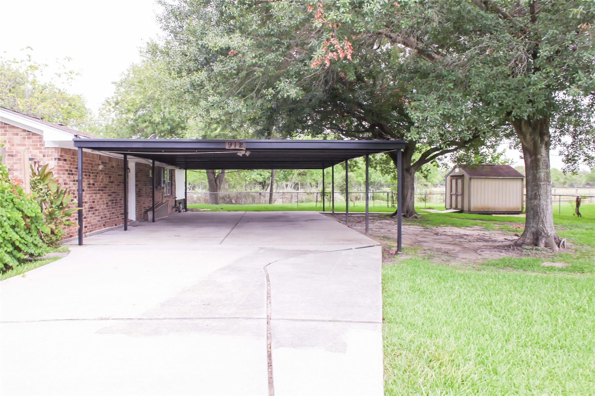 912 Robinson Road