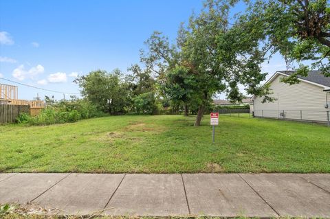 Photo of 1711 Benson Street, Houston, TX 77020 (MLS # 39700424)