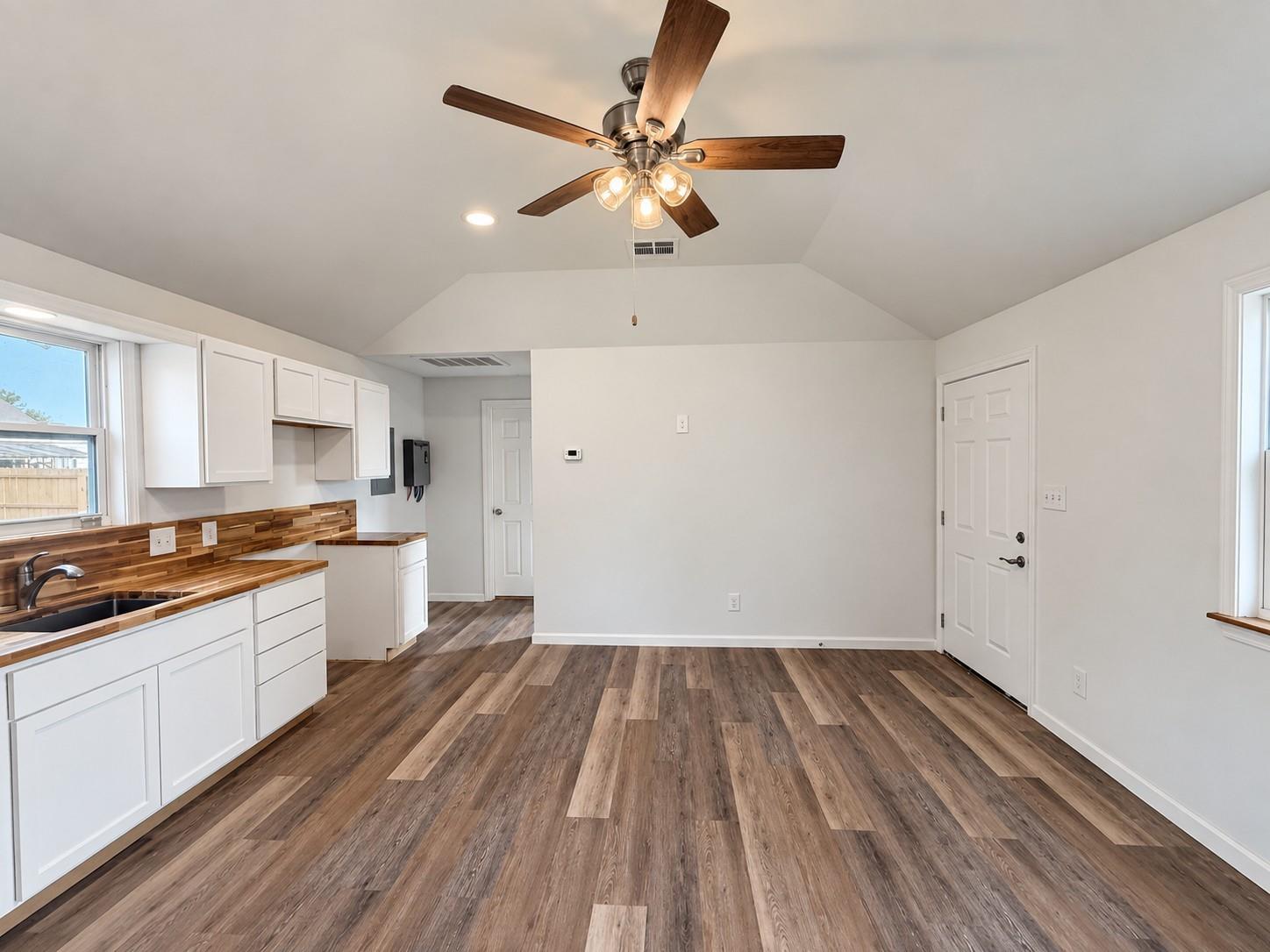 818 S Austin