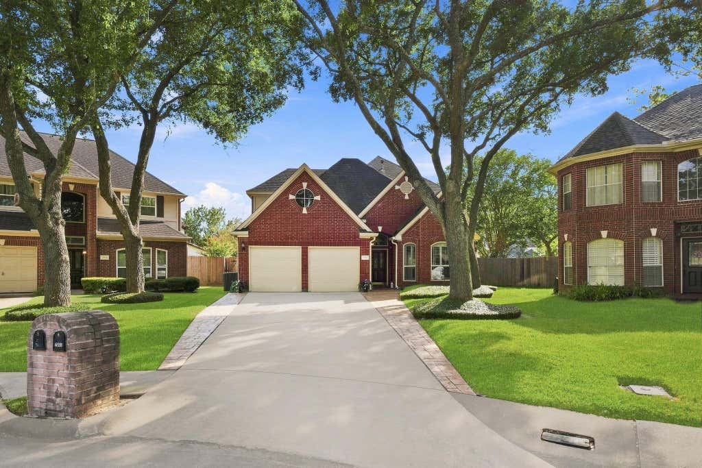 Photo of 7935 S Wellington Court, Houston, TX 77055 (MLS # 97684180)