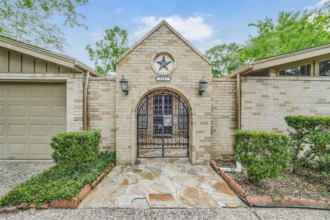 Photo of 5147 Beechnut Street, Houston, TX 77096 (MLS # 12548035)