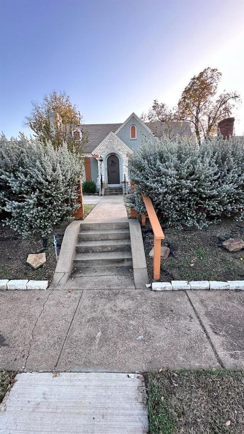 Photo of 2510 W Jefferson Boulevard, Dallas, TX 75211 (MLS # 32405829)