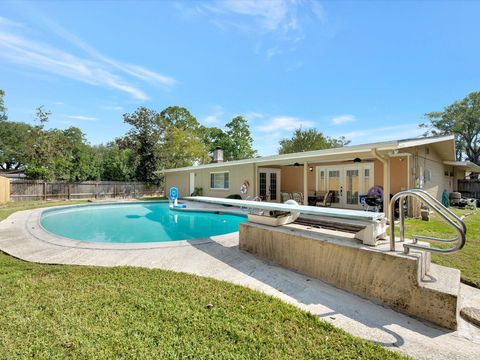 Photo of 1615 Redway Lane, Houston, TX 77062 (MLS # 48418386)