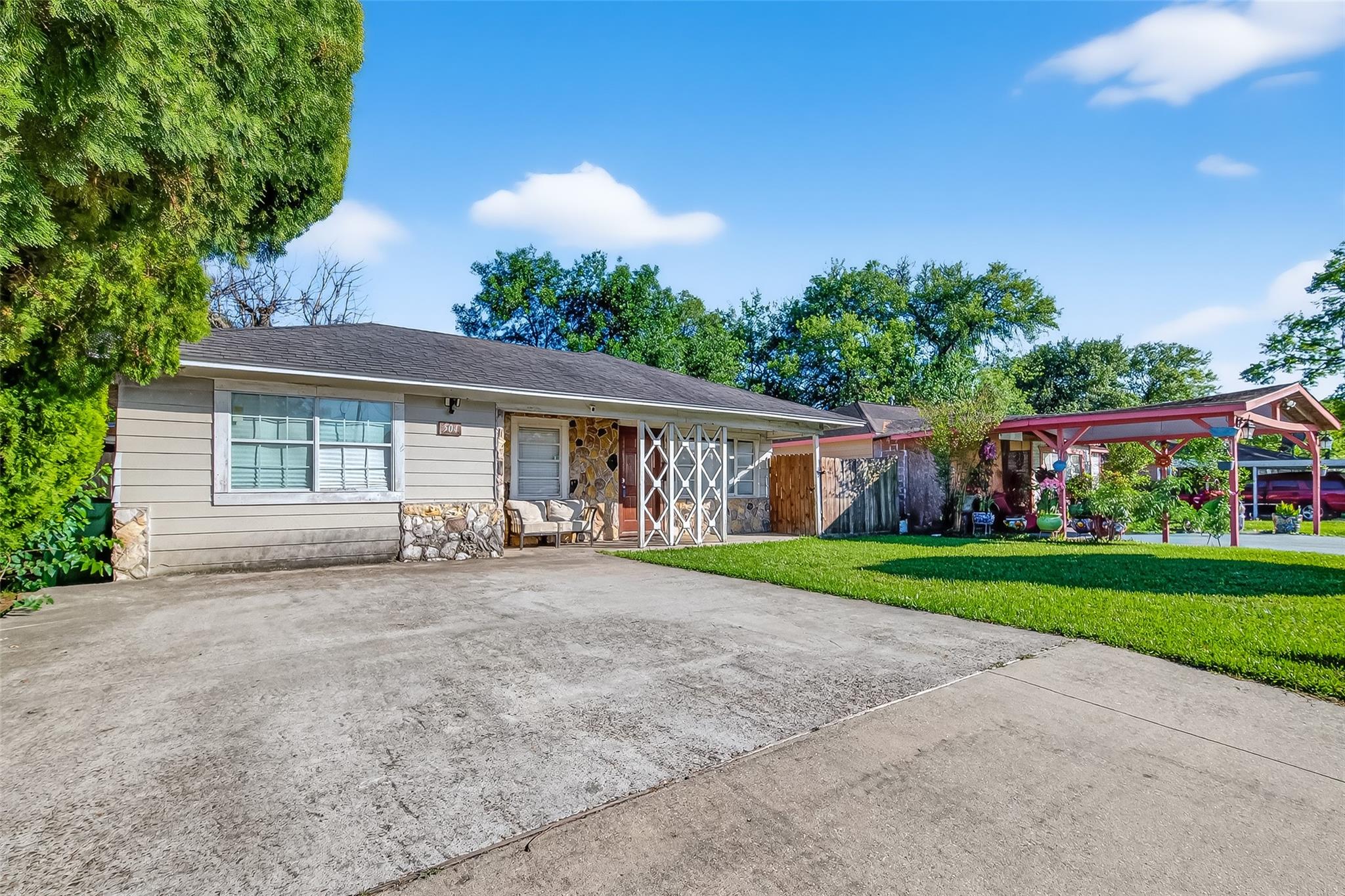 504 N Circle Drive