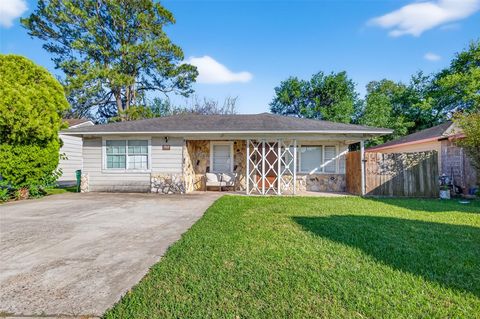 Photo of 504 N Circle Drive, Baytown, TX 77520 (MLS # 37333214)