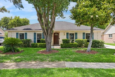 Photo of 10610 Sagepark Lane, Houston, TX 77089 (MLS # 31310655)