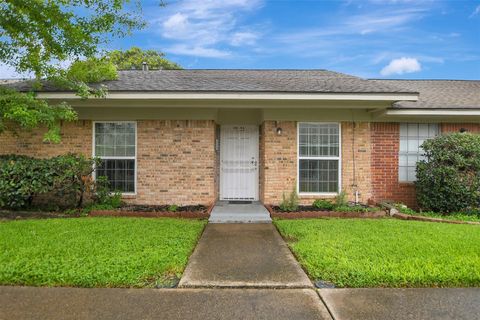 Photo of 9436 Neuens Road #9436, Houston, TX 77080 (MLS # 37852357)