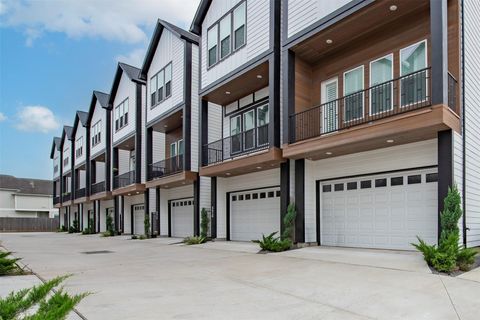 Photo of 861 Fisher Street #G, Houston, TX 77018 (MLS # 44427733)