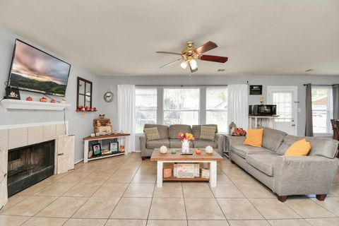 Photo of 803 N Vista Drive, Houston, TX 77073 (MLS # 10380592)