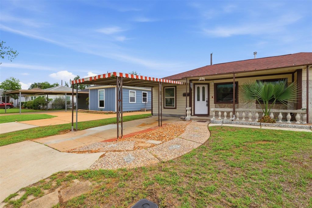 Photo of 407 Meters Street, Houston, TX 77020 (MLS # 34204057)