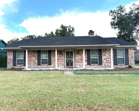 Photo of 12615 Shannon Hills Drive, Houston, TX 77099 (MLS # 68594499)