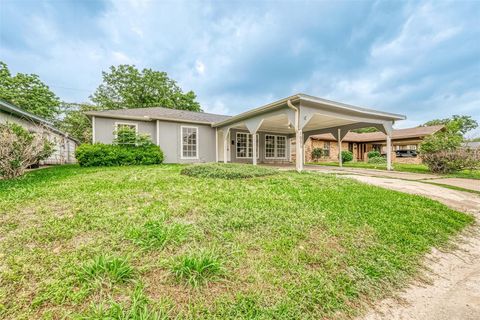 Photo of 1005 Bank Drive, Houston, TX 77547 (MLS # 43687298)