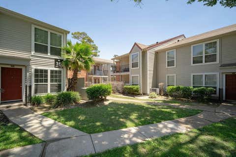 Apartment For Rent - 12800 Woodforest Boulevard #W1611<br/> Houston, TX 77015