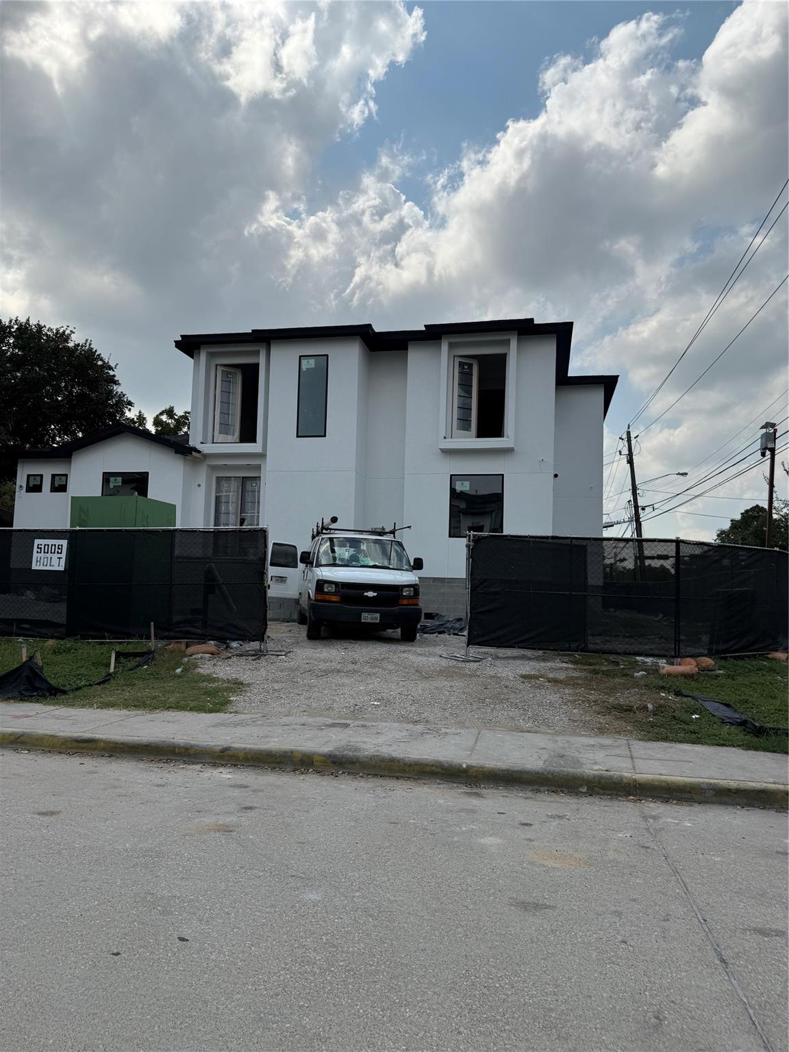 5009 Holt Street