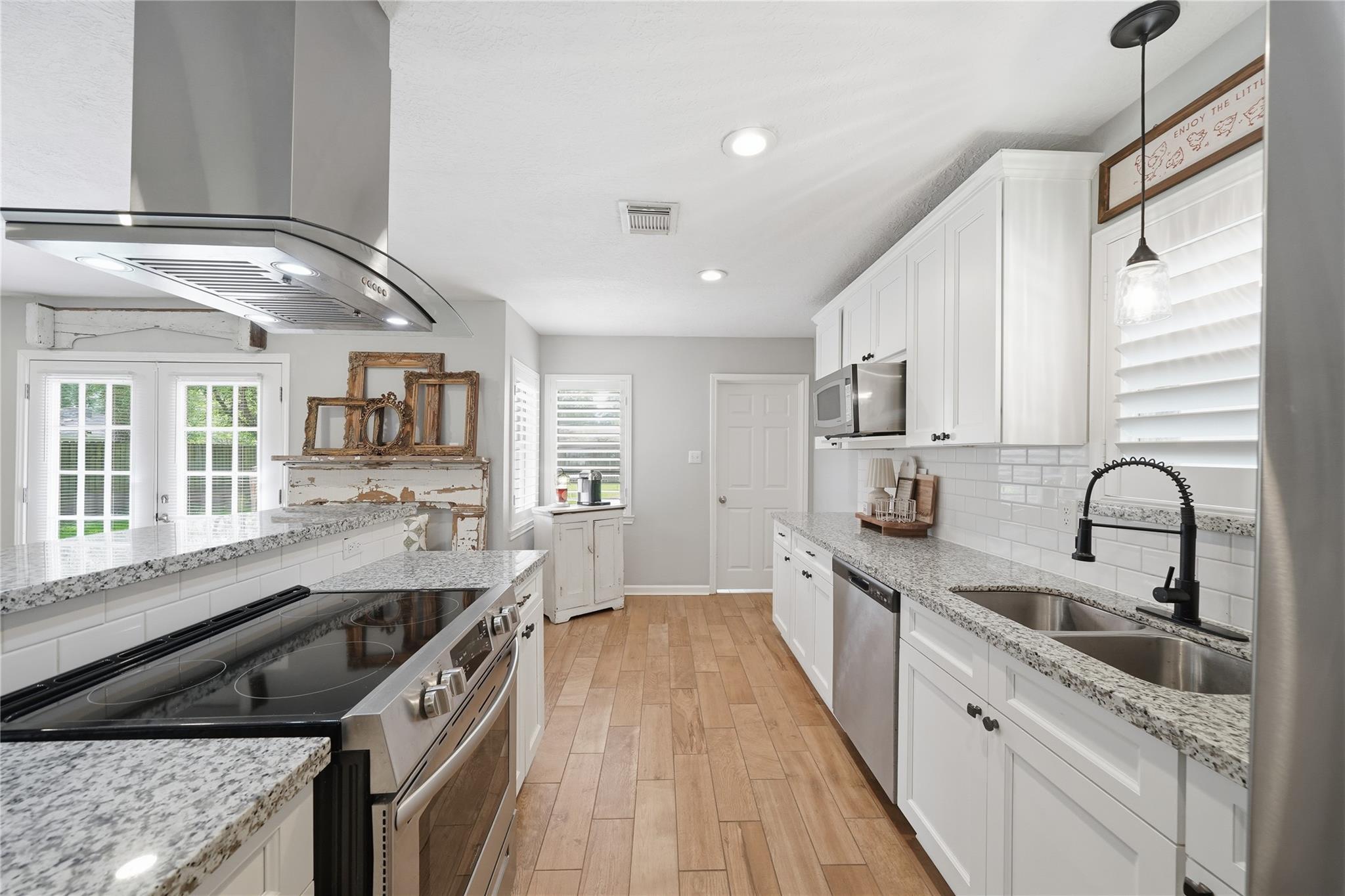 3037 Longwood Lane