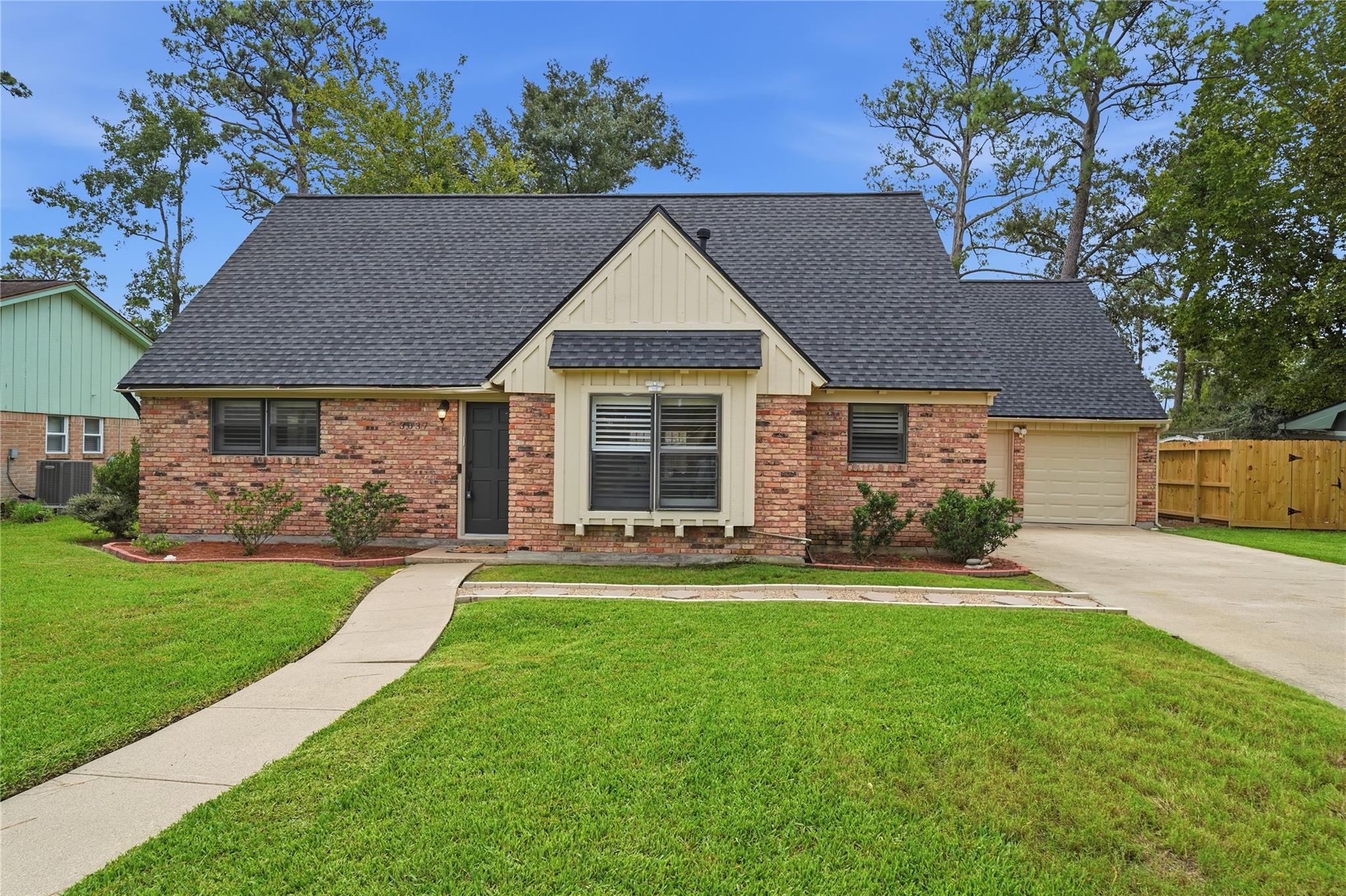 3037 Longwood Lane