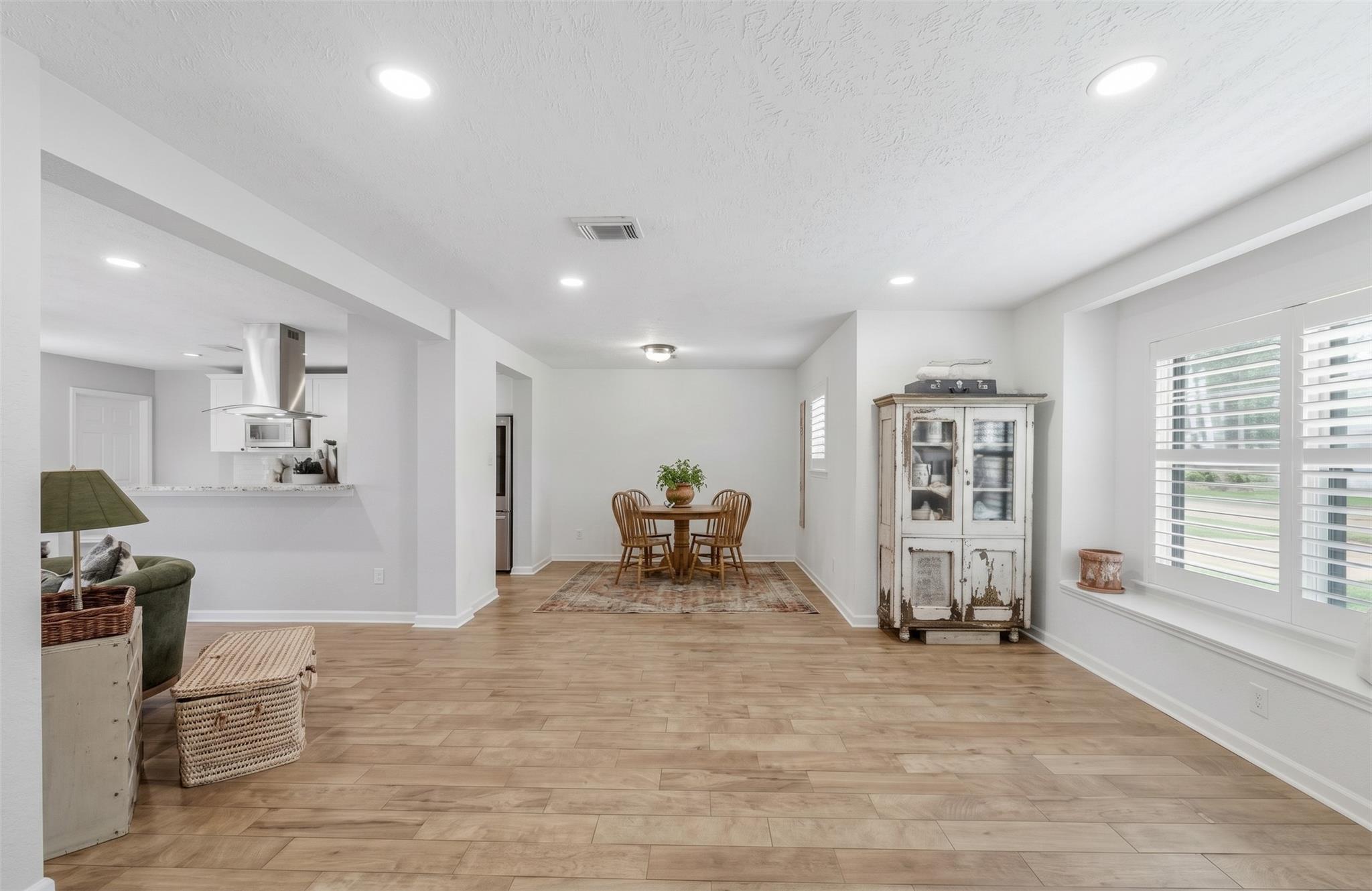 3037 Longwood Lane