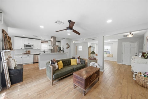 Photo of 3037 Longwood Lane, Dickinson, TX 77539 (MLS # 52464892)