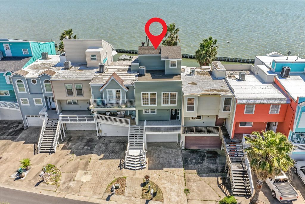 Photo of 5 Tiki Circle, Tiki Island, TX 77554 (MLS # 47201653)