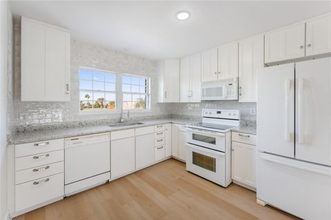 Tiny photo for 5 Tiki Circle, Tiki Island, TX 77554 (MLS # 47201653)