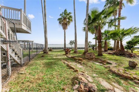 Tiny photo for 5 Tiki Circle, Tiki Island, TX 77554 (MLS # 47201653)