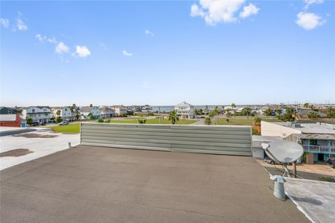 Tiny photo for 5 Tiki Circle, Tiki Island, TX 77554 (MLS # 47201653)
