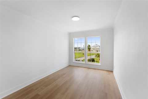 Tiny photo for 5 Tiki Circle, Tiki Island, TX 77554 (MLS # 47201653)