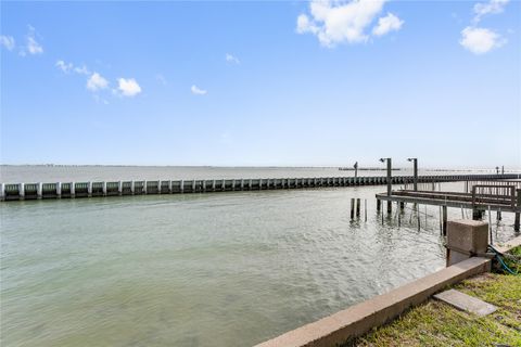 Tiny photo for 5 Tiki Circle, Tiki Island, TX 77554 (MLS # 47201653)