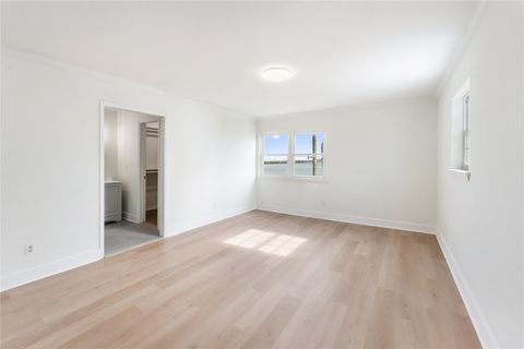 Tiny photo for 5 Tiki Circle, Tiki Island, TX 77554 (MLS # 47201653)