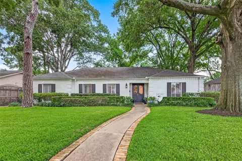 Photo of 10026 Meadow Lake Lane, Houston, TX 77042 (MLS # 4757608)