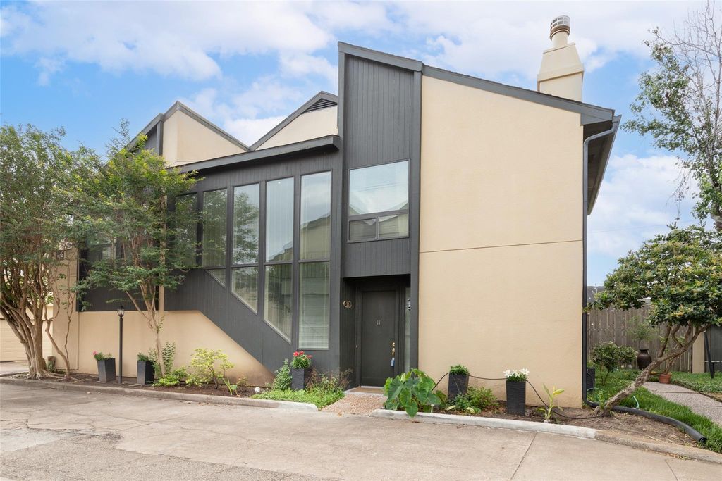 Photo of 1116 Bering Drive #11, Houston, TX 77057 (MLS # 24462622)