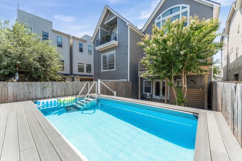 Photo of 2201 Crocker Street, Houston, TX 77006 (MLS # 60677743)