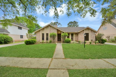 Photo of 2818 Colonial Drive, Sugar Land, TX 77479 (MLS # 71937178) Photo of 2818 Colonial Drive, Sugar Land, TX 77479 (MLS # 71937178)
