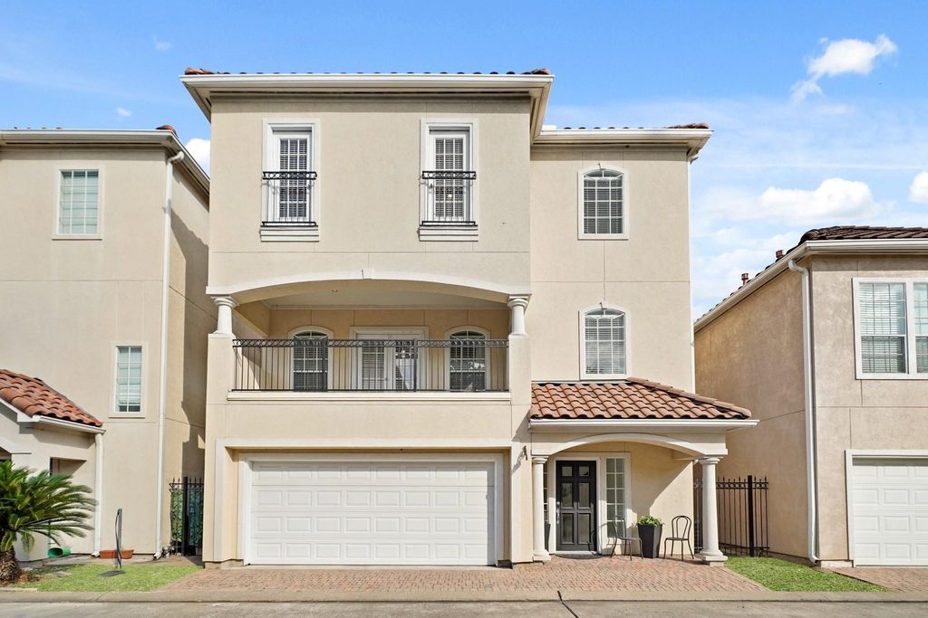 Photo of 6115 Windwater Pointe, Houston, TX 77036 (MLS # 72749741)