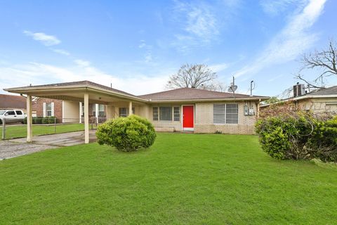 Photo of 6806 Woodrow Street, Texas City, TX 77591 (MLS # 64822841)