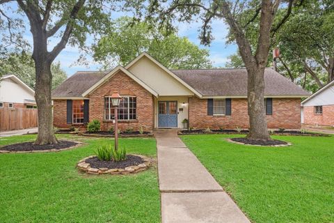 Photo of 18407 Point Lookout Drive, Houston, TX 77058 (MLS # 52835497)