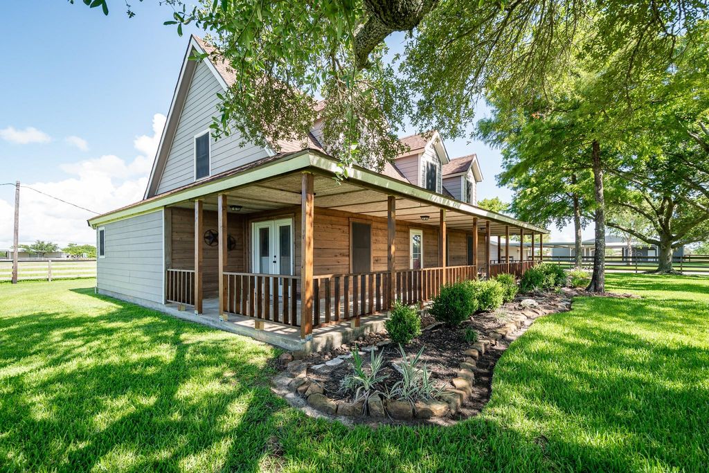 Photo of 4821 Lawrence Road, Baytown, TX 77523 (MLS # 10663125)