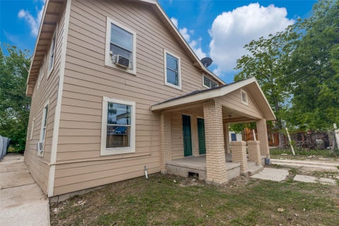 Photo of 812 Maltby Street, Houston, TX 77011 (MLS # 82140022)