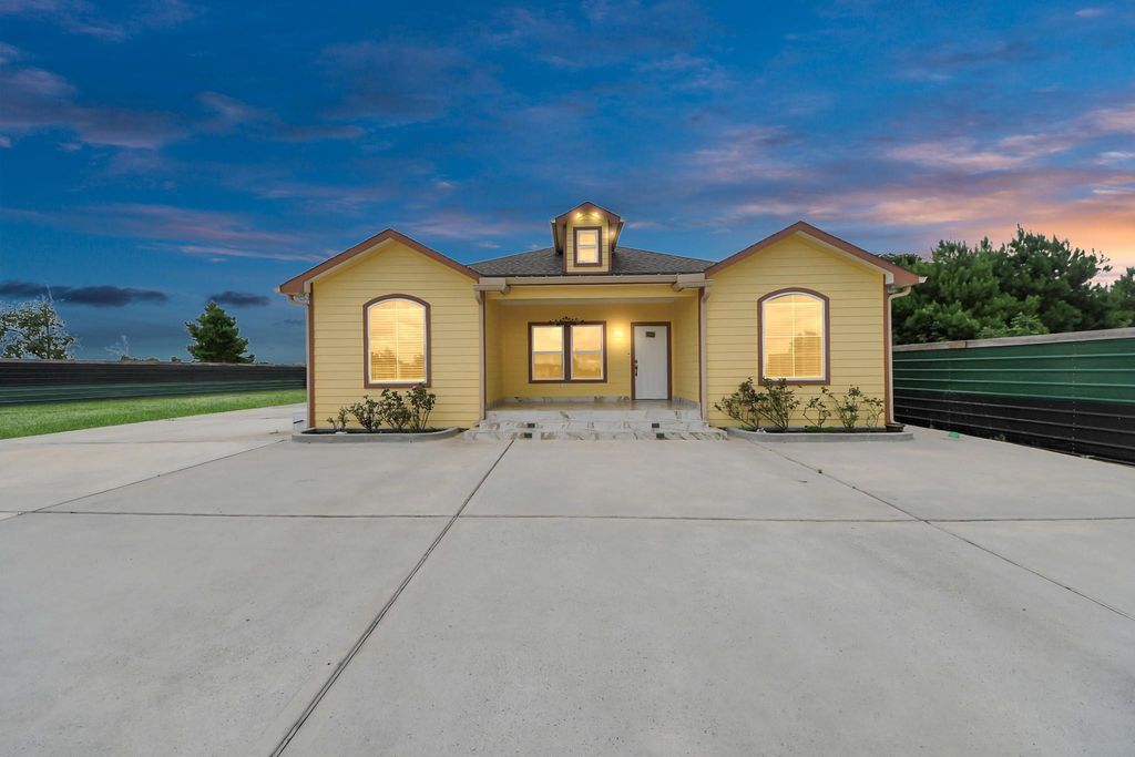 Photo of 602 Road 5706, Cleveland, TX 77327 (MLS # 13016898)