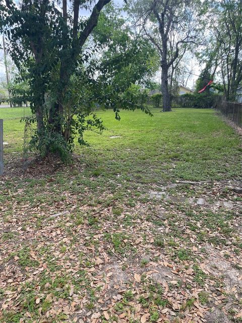 Photo of 1718 Worms Street, Houston, TX 77020 (MLS # 98180547)