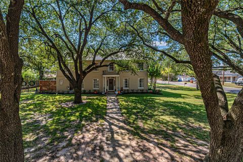 706 Church Street Navasota TX 77868